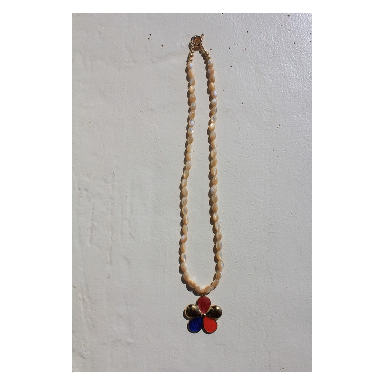 Collier Fleur nacre