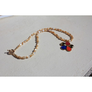 Collier Fleur nacre
