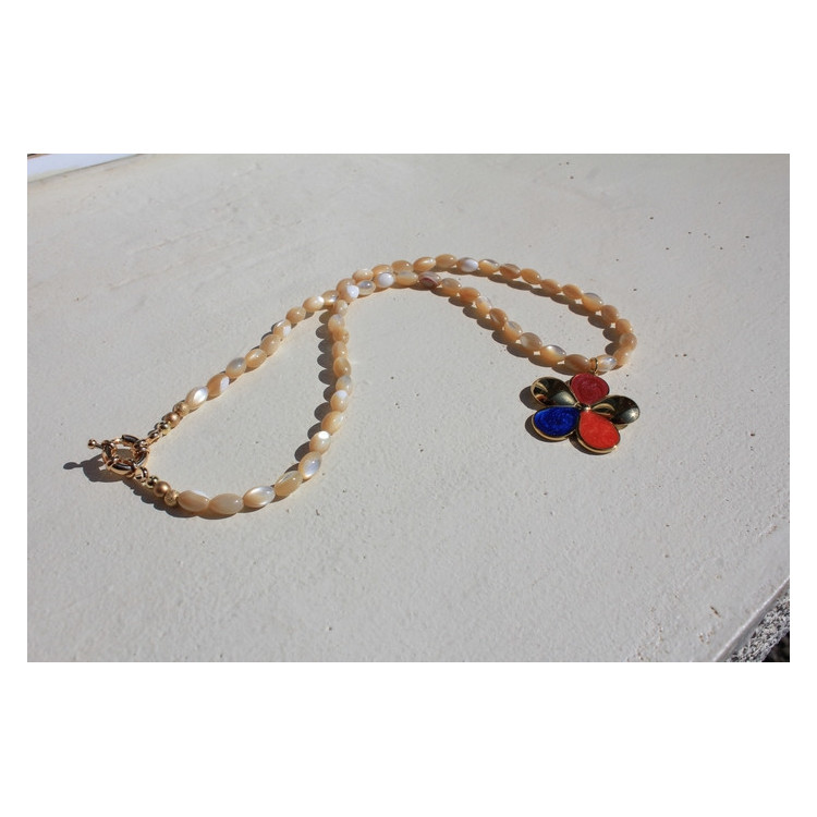 Collier Fleur nacre