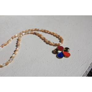Collier Fleur nacre