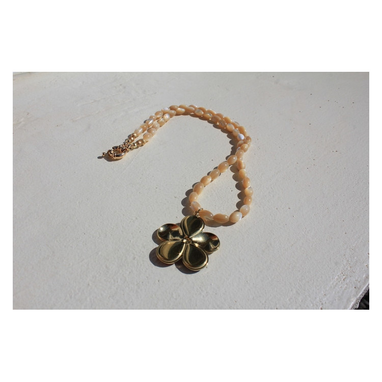 Collier Fleur nacre