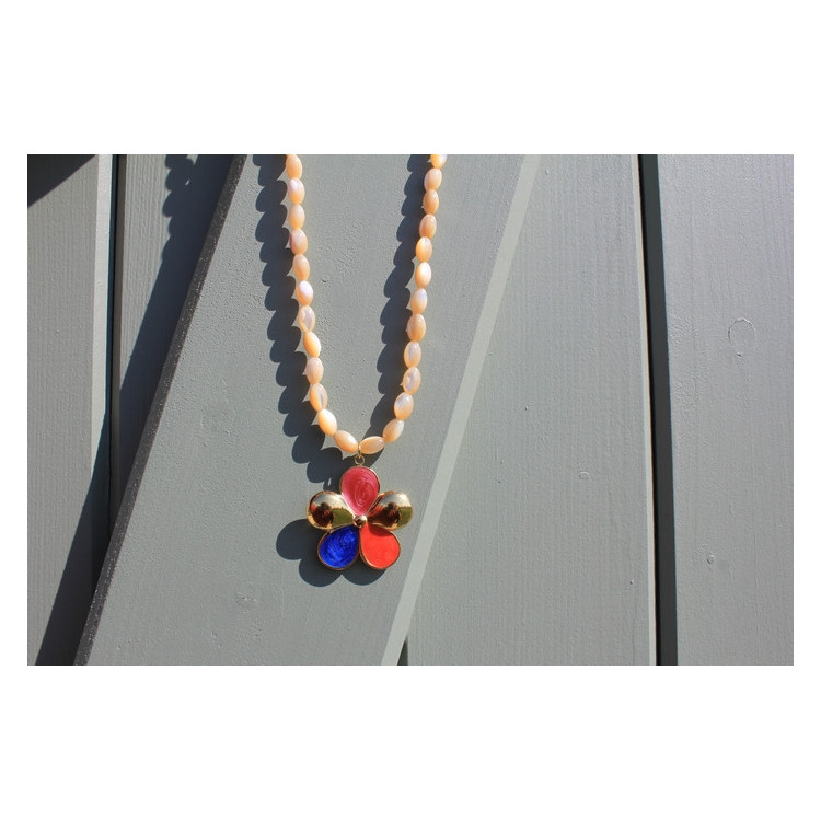 Collier Fleur nacre