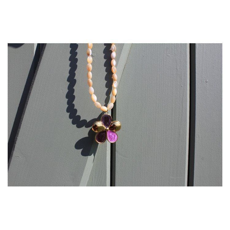 Collier Fleur nacre