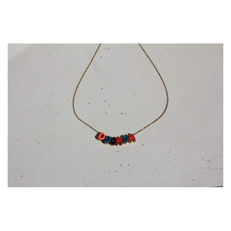 Collier Dogmom lettres bubbles